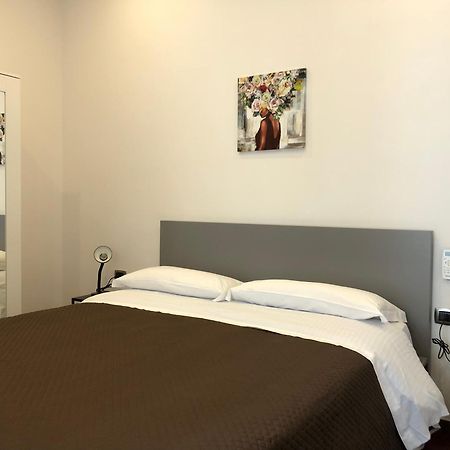 Bruno House Bed & Breakfast เนเปิลส์ ภายนอก รูปภาพ