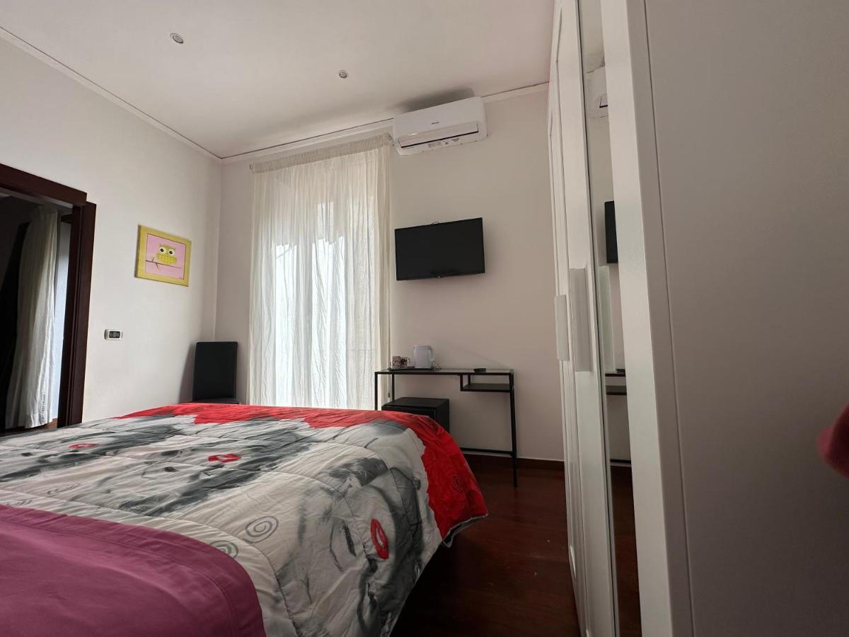 Bruno House Bed & Breakfast เนเปิลส์ ภายนอก รูปภาพ