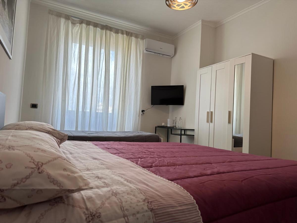 Bruno House Bed & Breakfast เนเปิลส์ ภายนอก รูปภาพ
