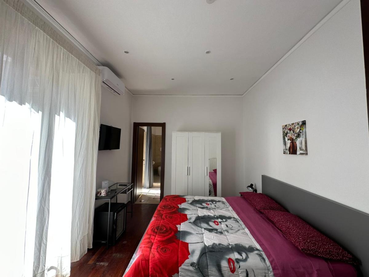 Bruno House Bed & Breakfast เนเปิลส์ ภายนอก รูปภาพ