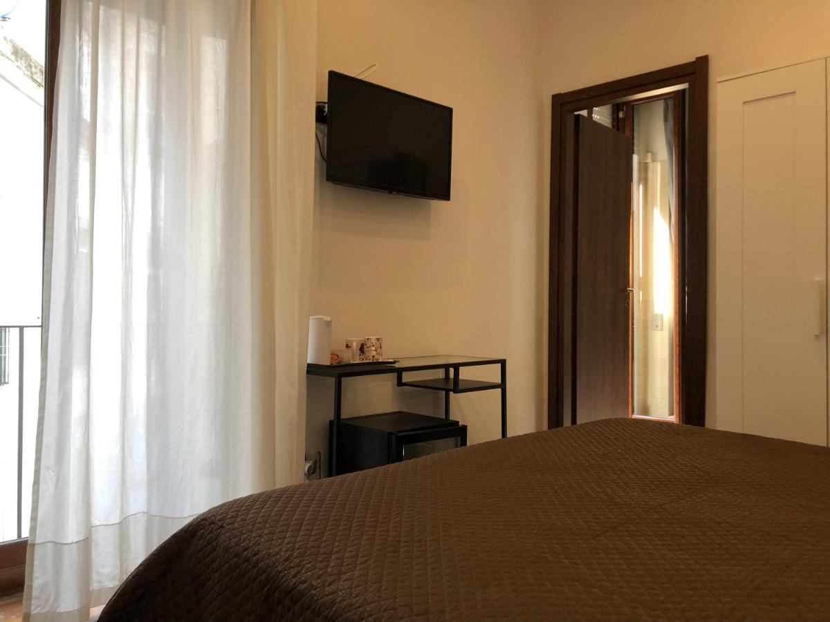 Bruno House Bed & Breakfast เนเปิลส์ ภายนอก รูปภาพ