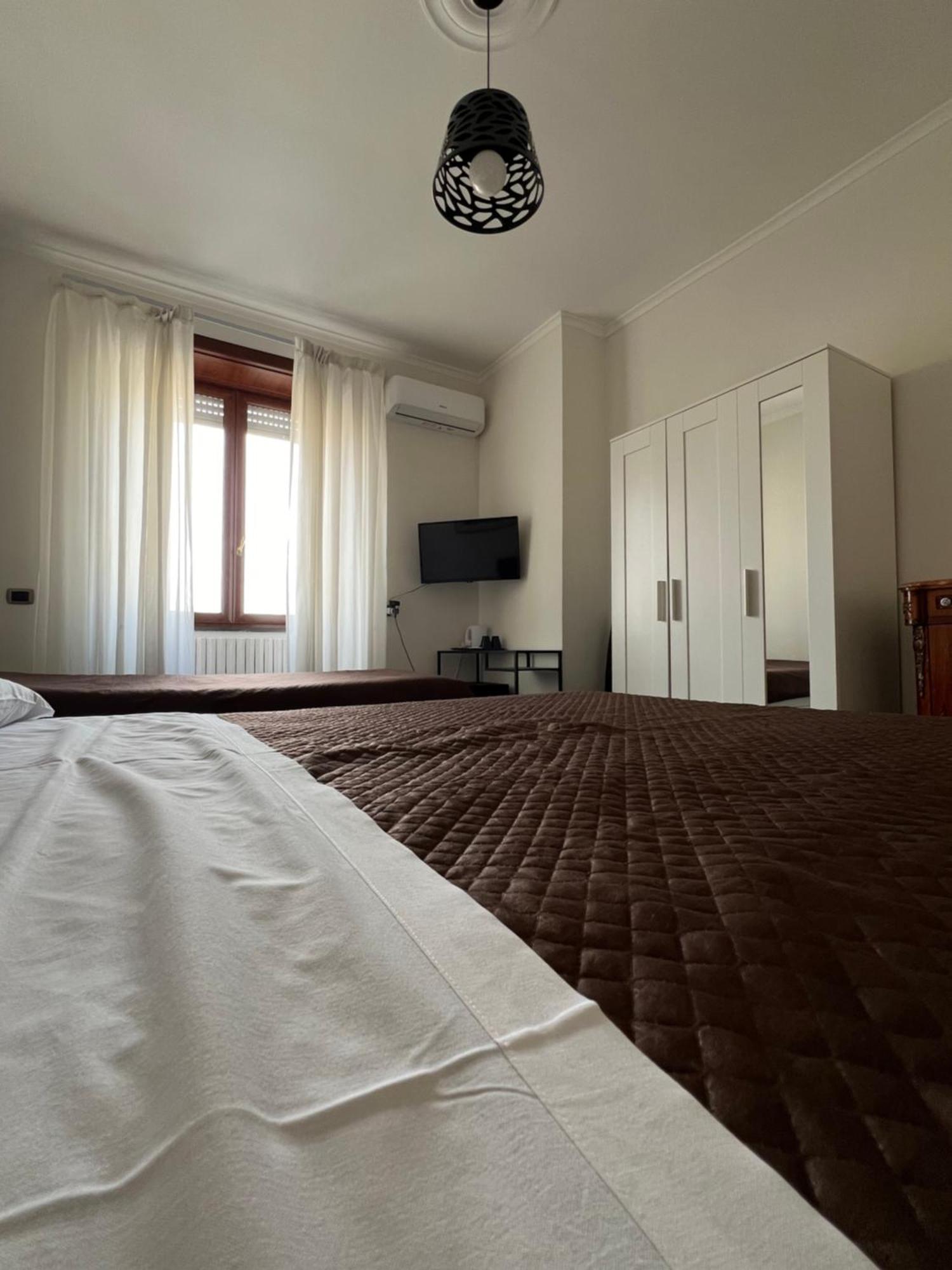 Bruno House Bed & Breakfast เนเปิลส์ ภายนอก รูปภาพ