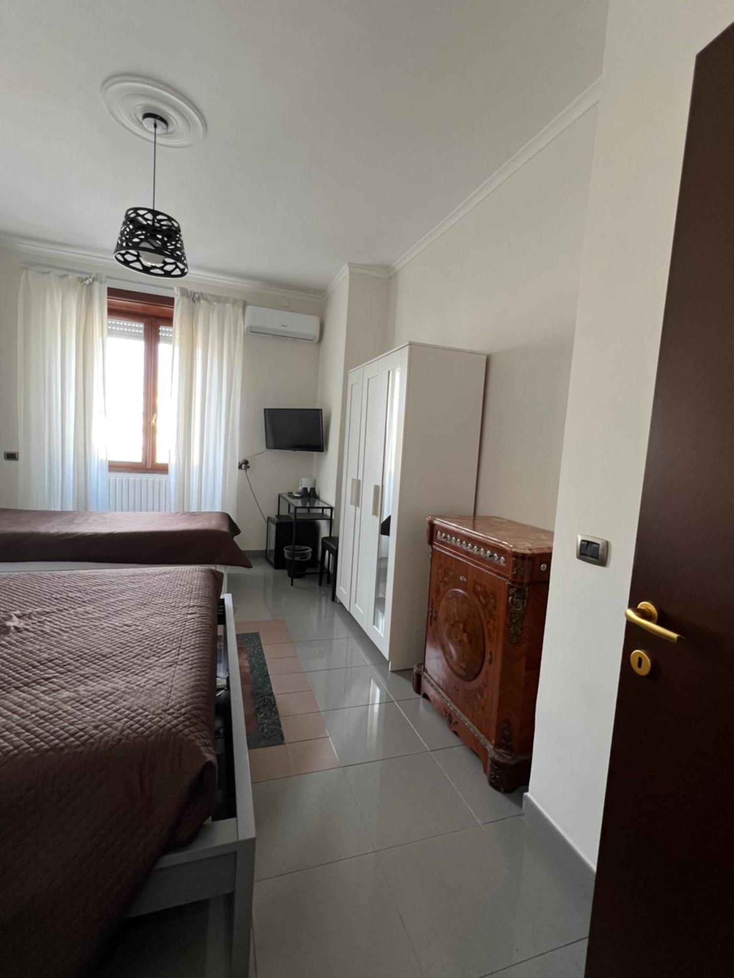 Bruno House Bed & Breakfast เนเปิลส์ ภายนอก รูปภาพ