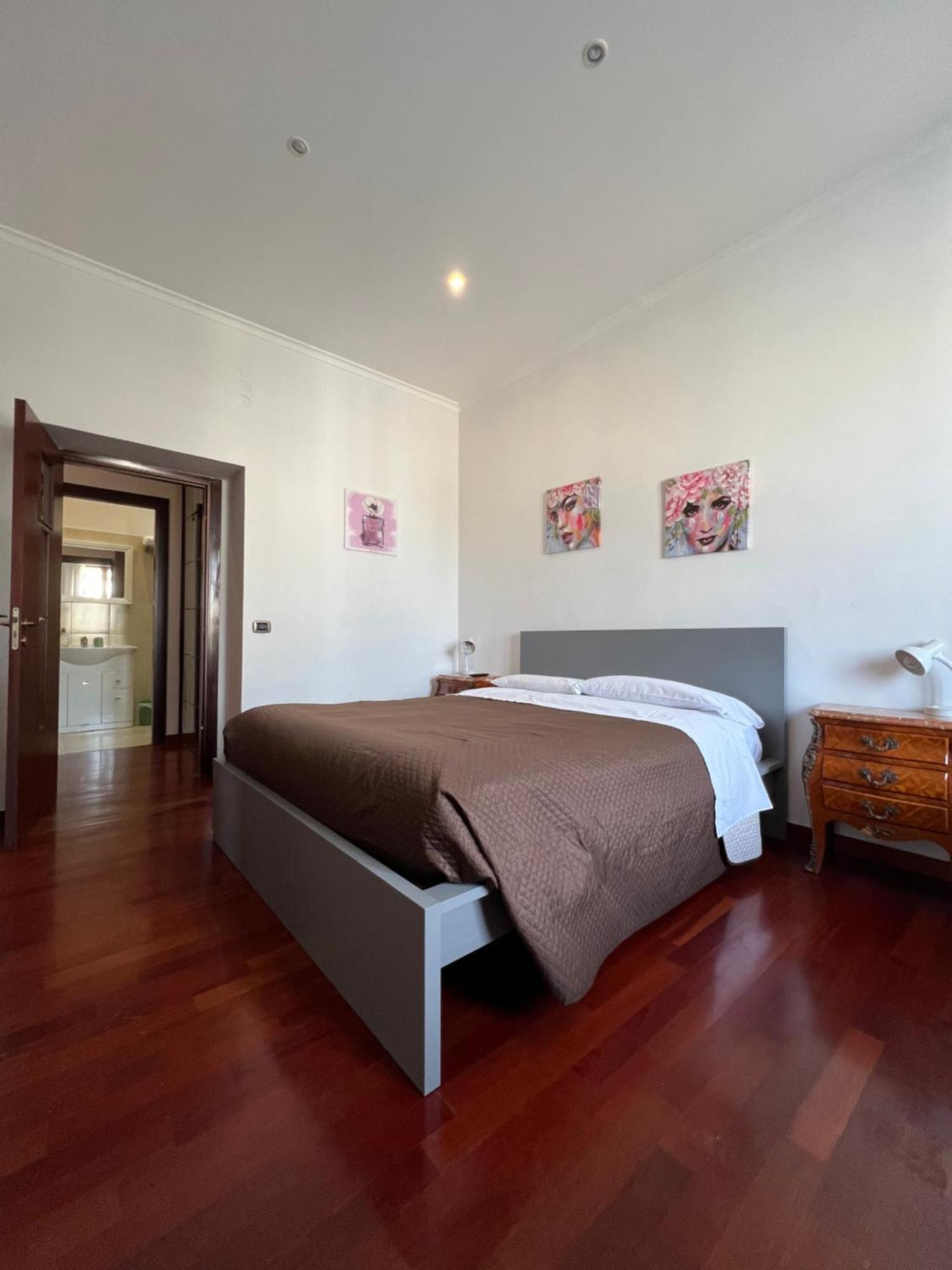 Bruno House Bed & Breakfast เนเปิลส์ ภายนอก รูปภาพ